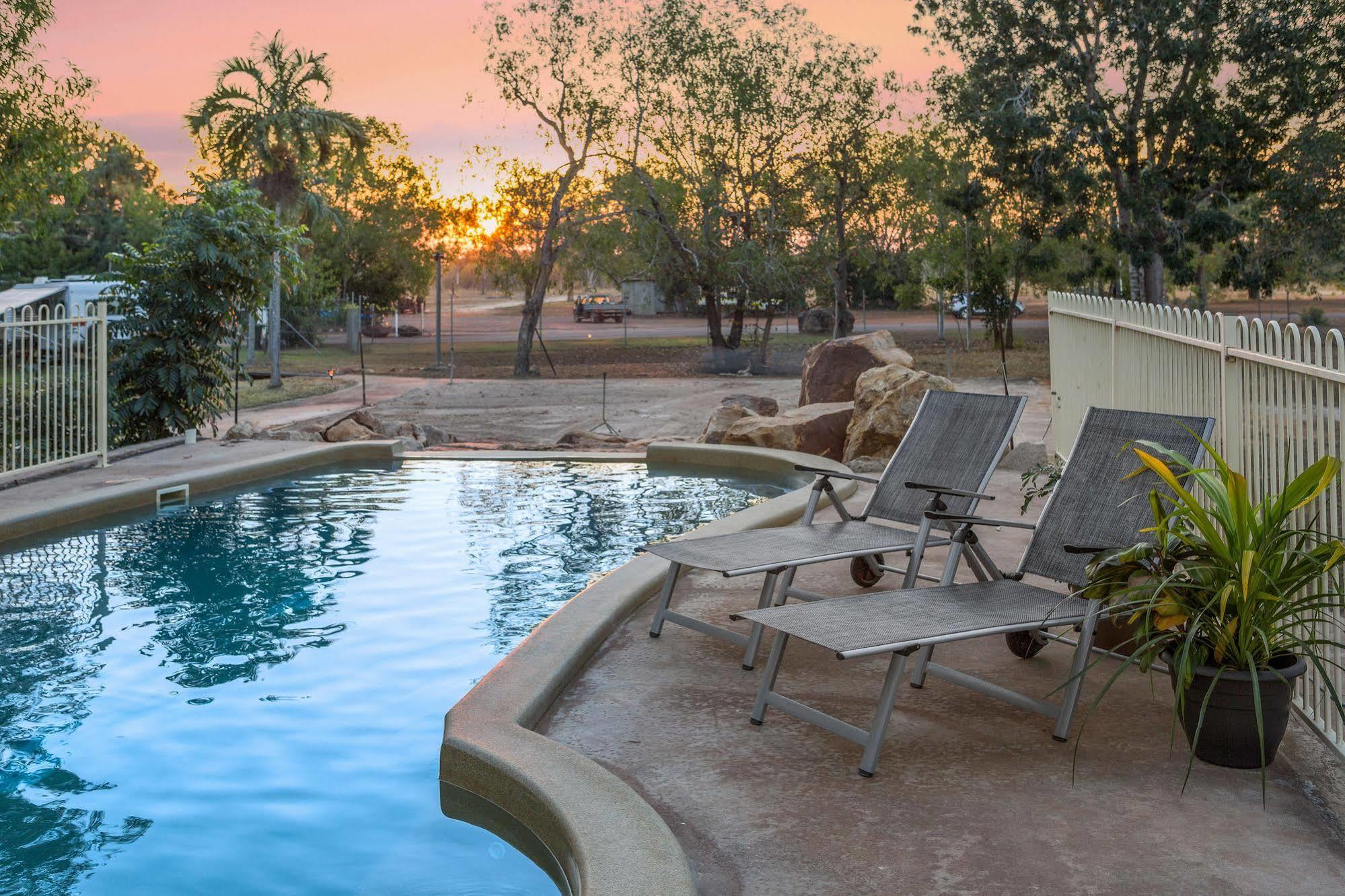 Aaok Lakes Resort And Caravan Park Berry Springs エクステリア 写真